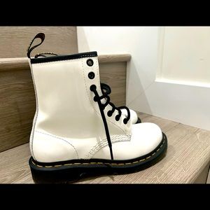 Dr. Marten’s - White - Size 6